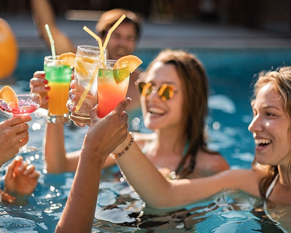 Tips to Plan a Pool Party